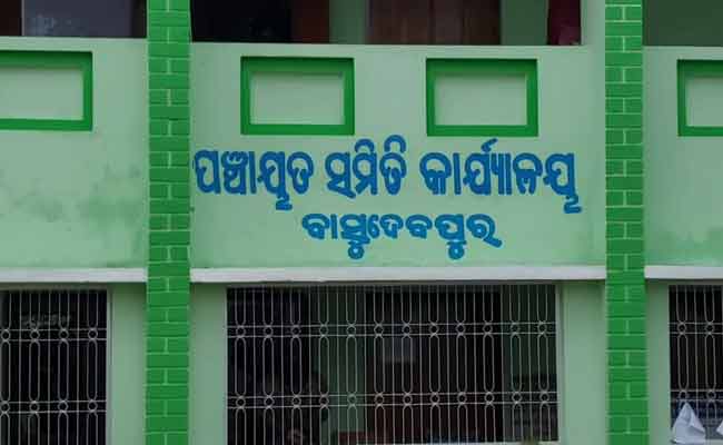 ବାସୁଦେବପୁର ମହିଳା ସରପଞ୍ଚ ପ୍ରାର୍ଥୀଙ୍କୁ ପ୍ରତିଦ୍ୱନ୍ଦ୍ୱୀ ପଠାଇଲେ ଅଶ୍ଲୀଳ ମେସେଜ୍‌ ।