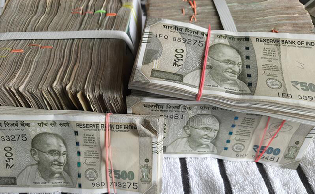 ରାସନକାର୍ଡଧାରୀଙ୍କୁ ନଗଦ ହଜାରେ ଟଙ୍କା;ଖର୍ଚ୍ଚର ହିସାବ ଦେଉନାହାନ୍ତି ଜଣେ ବି ଜିଲ୍ଲାପାଳ….!