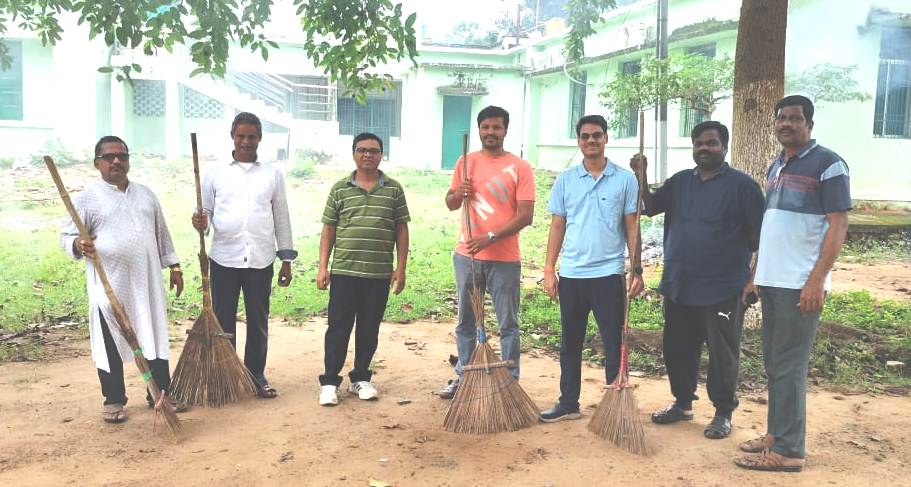 ଉପ ଜିଲ୍ଲାପାଳଙ୍କ କାର୍ଯ୍ୟାଳୟରେ ସ୍ୱଚ୍ଛତା କାର୍ଯ୍ୟକ୍ରମ ଅନୁଷ୍ଠିତ …!