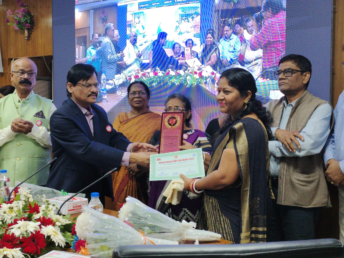 ପୁରୁଷ ବନ୍ଧ୍ୟାକରଣ କ୍ଷେତ୍ରରେ ରାଜ୍ୟ ସ୍ତରରେ ରାମନାଗୁଡା ଗୋଷ୍ଠୀ ସ୍ବାସ୍ଥ୍ୟକେନ୍ଦ୍ର ପ୍ରଥମ ।