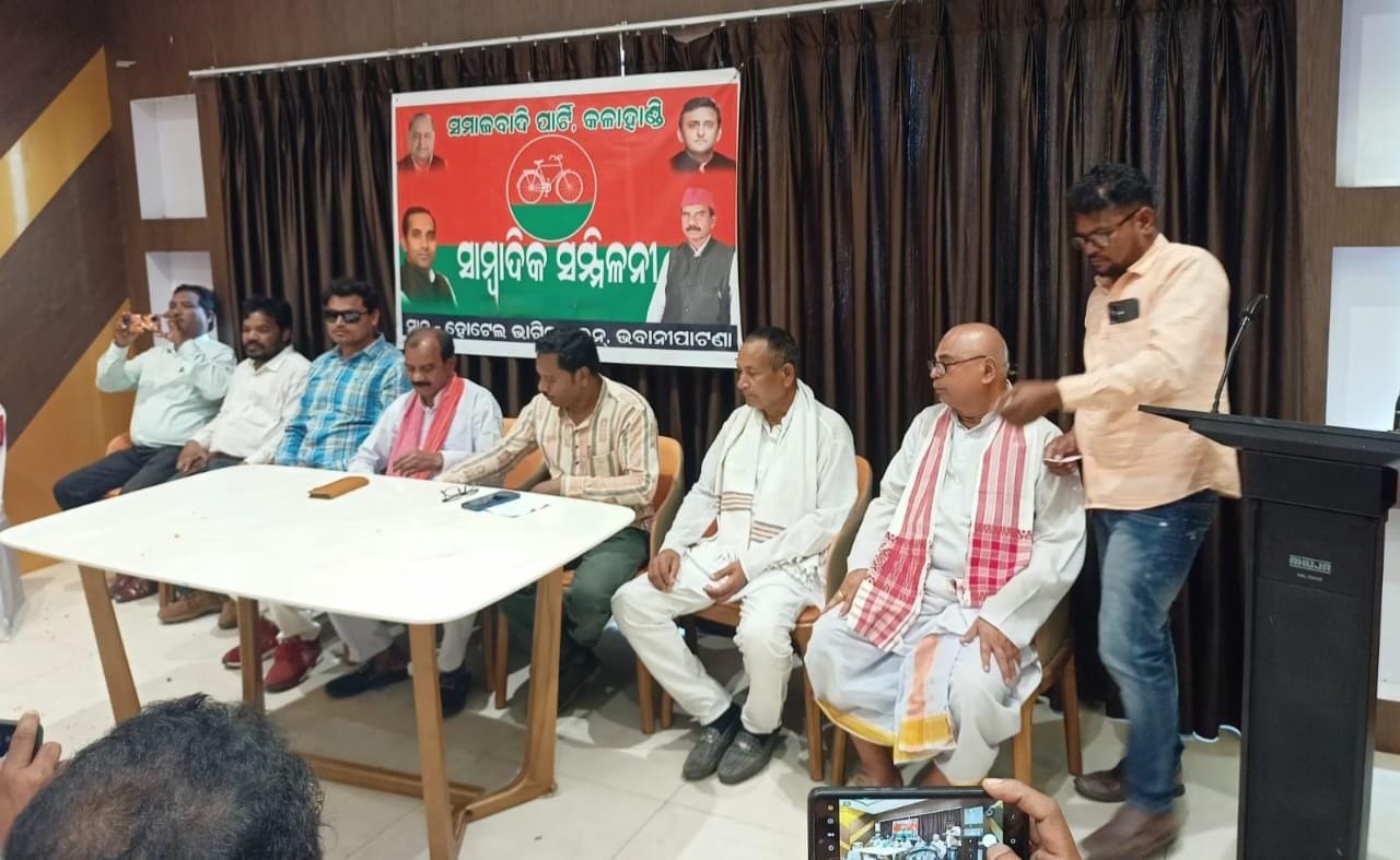 କ୍ୟୁଣ୍ଟାଲରେ ୧୦ ରୁ ୧୨ କେଜି ଧାନ କଟନୀ ଛଟ୍‌ନୀ ମିଲରଙ୍କ ମନମାନି, ମଣ୍ଡିରୁ ଉଠୁନି ଧାନ ଏସମସ୍ୟା ସମାଧାନ ପାଇଁ ସମାଜବାଦୀ ପାର୍ଟିର ଦାବି …!