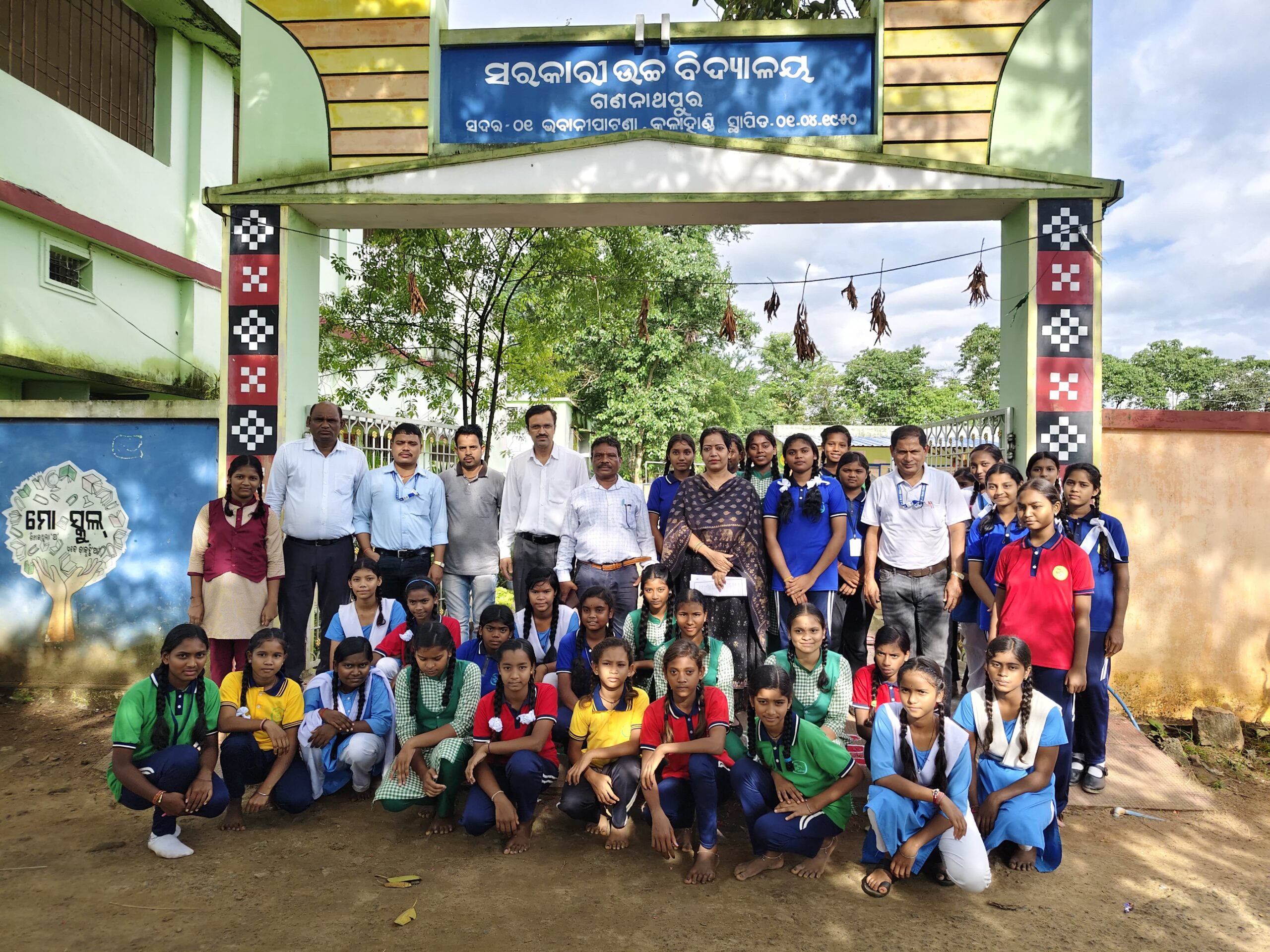 ଛାତ୍ର ଆଇନଗତ ସାକ୍ଷରତା କ୍ଲବର ଛାତ୍ର ସଦସ୍ୟମାନଙ୍କୁ ନେଇ ଆଇନଗତ ସଚେତନତା କାର୍ଯ୍ୟକ୍ରମ ଏବଂ “ଡ୍ରପ୍ ଆଉଟ୍ ଛାତ୍ରଙ୍କ ନାମଲେଖା” କାର୍ଯ୍ୟକ୍ରମ ଅନୁଷ୍ଠିତ …!