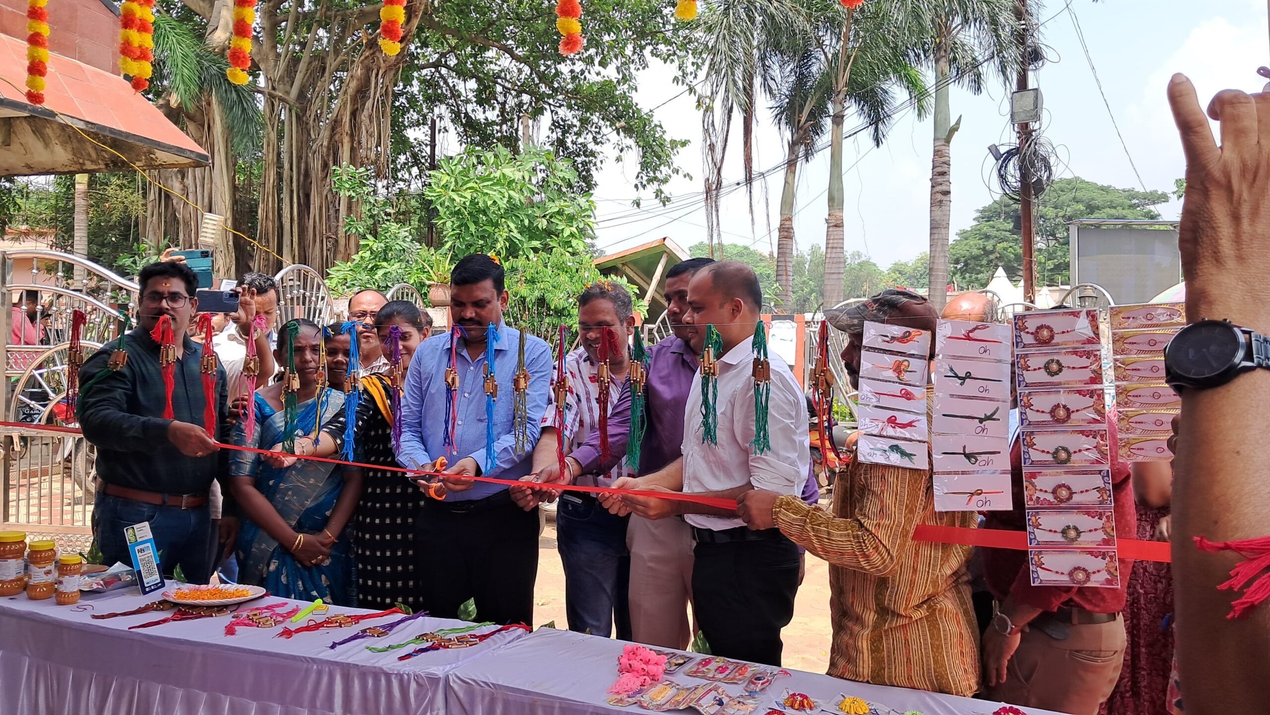 ଜନଜାତି ସେବା ଜଗତ ପାଖରେ ଓରମାସ ରାଖି ଦୋକାନ ଉଦଘାଟିତ…!