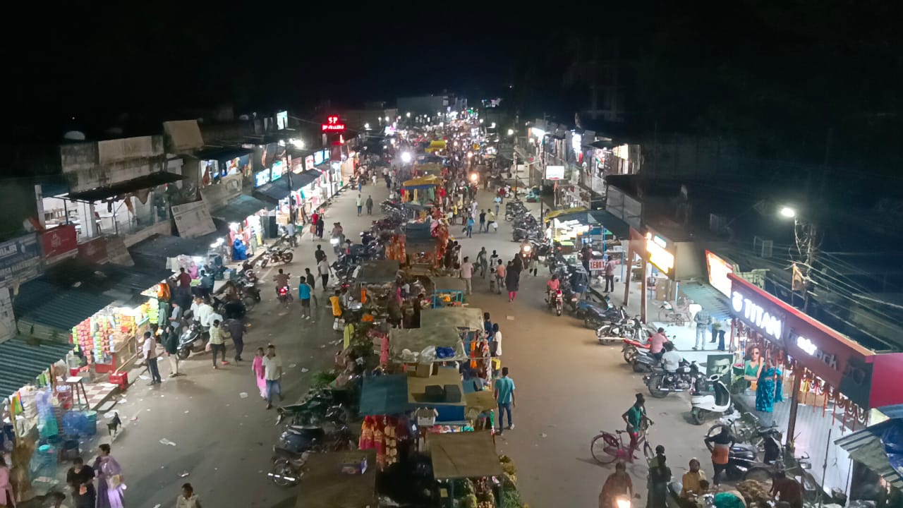 ଉଠା ଦୋକାନୀଙ୍କ କବଜାରେ ପାର୍କିଂ ସ୍ଥଳ;ପୁଲିସ୍ ଓ ପୌର ପରିଷଦ ସାଜିଛନ୍ତି ନିରବ ଦ୍ରଷ୍ଟା …!