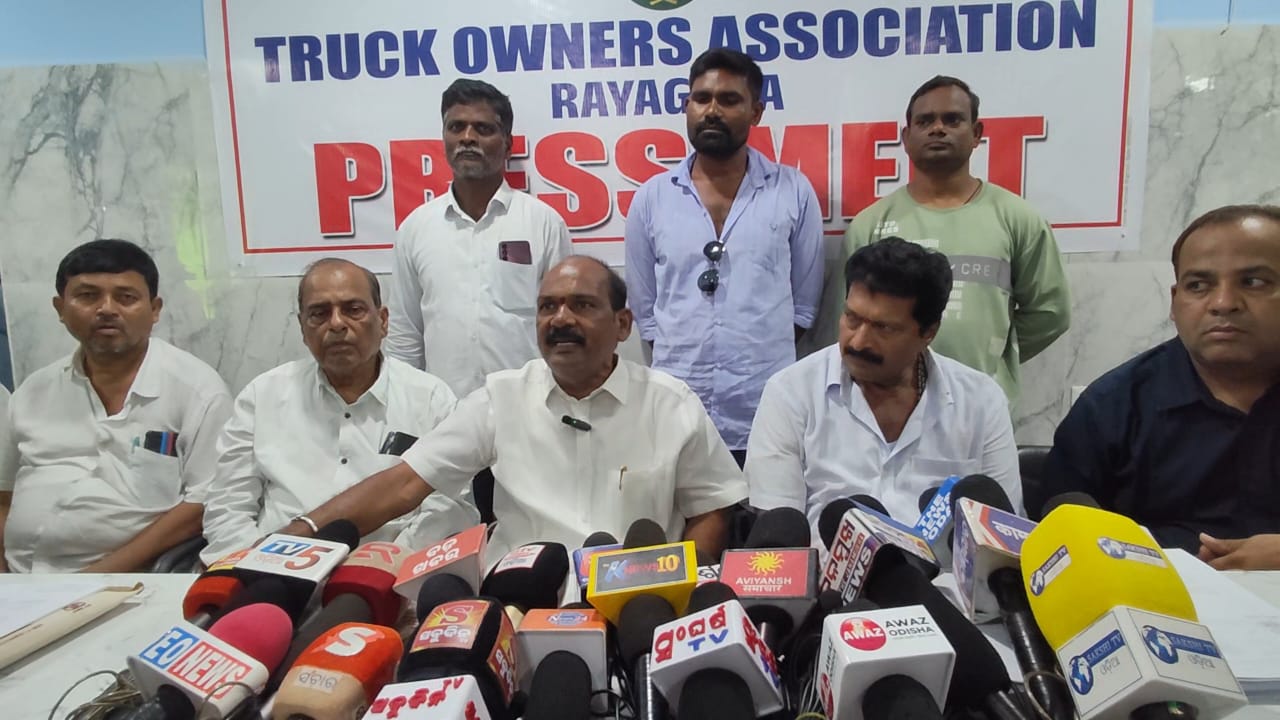 ଟ୍ରକ ସଂଘ ର ପୂର୍ବତନ ସଭାପତି ନାକିଟି ଭାସ୍କର ରାଓ ଓରଫ ଭାସ୍କର ଆନ୍ନା ଙ୍କ ସମସ୍ତ ଦୁର୍ନୀତିର ଗୁମର ଖୋଲିବେ ବର୍ତ୍ତମାନ୍ ର ସଭାପତି ୟାଲା କୋଣ୍ଡା ବାବୁ…!