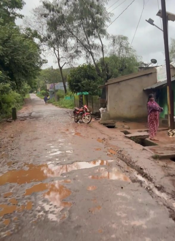 ସୋଚନୀୟ ହୋଇପଡ଼ିଛି ଗୋରଖପୁର ହାଟପଦା ଠାରୁ ଚାରଯୋଡି ରାସ୍ତା ର ଅବସ୍ଥା …!