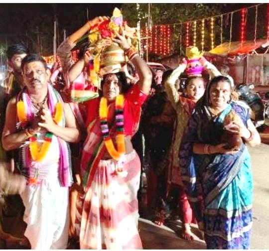 କେସିଙ୍ଗା ଜଗନ୍ନାଥ ପଡ଼ା ୪୫ତମ ଗଜଲକ୍ଷ୍ମୀ ପୂଜା ପାଇଁ କଳସ ଯାତ୍ରା…!